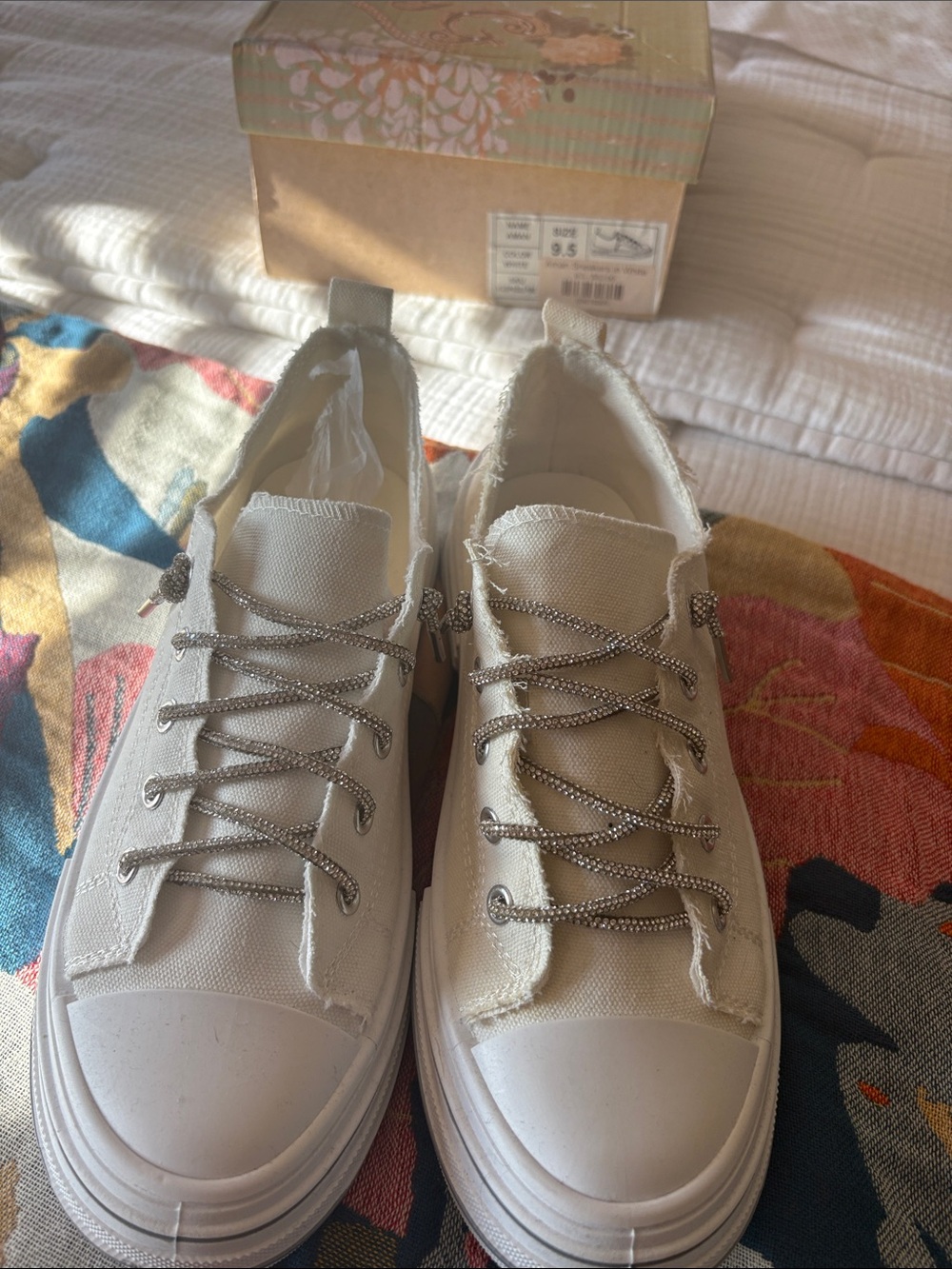 Very G Off-White Canvas Low-Top Sneakers